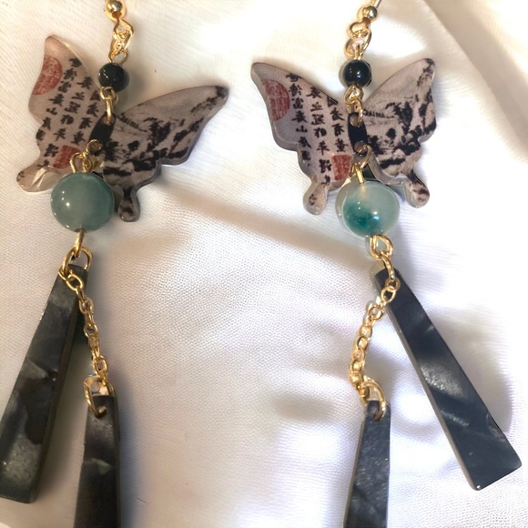 BUTTERFLY CALLIGRAPHY DROP EARRINGS NWOT - Picture 12 of 12